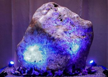 ലോകത്തിലെ ഏറ്റവും വലിയ ഇന്ദ്രനീലക്കല്ലിന് 743 കോടി വാഗ്ദാനം