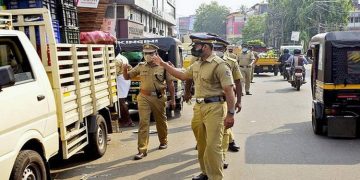 കൊവിഡ് വ്യാപനം : കോഴിക്കോട് കൂടുതല്‍ നിയന്ത്രണം ; പൊതുയോഗങ്ങള്‍ പാടില്ല, ബസുകളില്‍ നിന്ന് യാത്ര ചെയ്യാന്‍ അനുവദിക്കില്ല