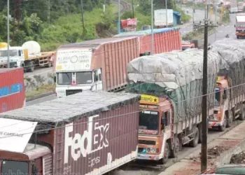 വാളയാർ ചെക്ക്പോസ്റ്റിലെ കൈക്കൂലി : ആറ് മോട്ടോര് വാഹന ഉദ്യോഗസ്ഥര്ക്ക് സസ്പെന്ഷന്