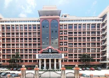 പ്ലസ് ടു അധിക ബാച്ചുകൾ അനുവദിക്കാൻ സർക്കാറിന് ഭരണഘടന ബാധ്യതയുണ്ടെന്ന് ഹൈകോടതി