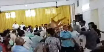 തിരുവല്ലയിൽ കോൺഗ്രസ് യോഗത്തിൽ സംഘർഷം ;  പ്രവർത്തകർ ഏറ്റുമുട്ടി