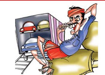 നോക്കുകൂലി ആവശ്യപ്പെടാൻ പാടില്ലെന്ന ഹൈക്കോടതി ഉത്തരവ് ലംഘിച്ച് പത്തനംതിട്ടയിലെ സിഐടിയു തൊഴിലാളികൾ