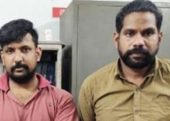 കുട്ടികളെ ഉപേക്ഷിച്ച് കാമുകന്മാര്‍ക്കൊപ്പം ഒളിച്ചോടി  ;  രണ്ട് സ്ത്രീകളും യുവാക്കളും അറസ്റ്റില്‍