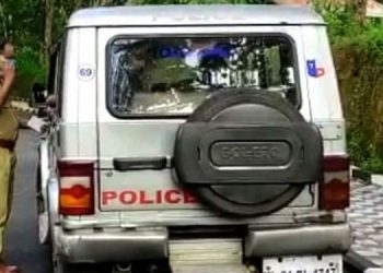 വാഹന പരിശോധനക്കിടെ നിര്‍ത്താതെ പോയപ്പോള്‍ ലാത്തി എറിഞ്ഞുവീഴ്ത്തി  ;   മുഖ്യമന്ത്രിക്ക് യുവാവിന്റെ പരാതി