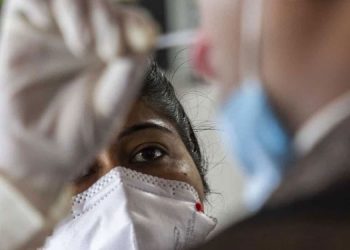 കൊവിഡ് ടെസ്റ്റിന്റെ മറവില് വന്തുക ഈടാക്കി സുതാര്യമല്ലാത്ത പരിശോധന ; നടപടിയുമായി കേരള പ്രവാസി കമ്മീഷന്