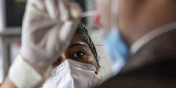 കൊവിഡ് ടെസ്റ്റിന്റെ മറവില്‍ വന്‍തുക ഈടാക്കി സുതാര്യമല്ലാത്ത പരിശോധന  ;  നടപടിയുമായി കേരള പ്രവാസി കമ്മീഷന്‍