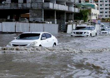 ഗള്‍ഫ് നാടുകളില്‍ മഴ തുടരുന്നു ; യു.എ.ഇ.യില്‍ വെള്ളപ്പൊക്ക മുന്നറിയിപ്പ്