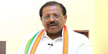 ദേശീയ പതാക തലതിരിച്ച് ഉയർത്തിയ സംഭവം : കർശന നടപടി വേണമെന്ന് രാജ് മോഹൻ ഉണ്ണിത്താൻ