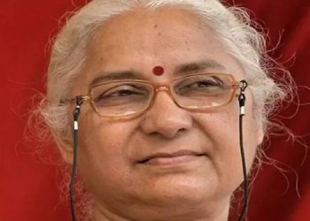 സിൽവർ ലൈൻ പിൻവലിക്കണം ;  പിണറായിയോട് കൈകൂപ്പി അപേക്ഷിച്ച് മേധ പട്കർ