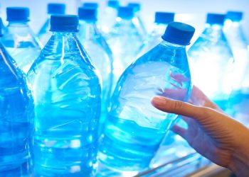 കോടതി ഉത്തരവിന്റെ മറവില്‍ സംസ്ഥാനത്ത് കുപ്പിവെള്ളത്തിന് കുത്തനെ വില കൂടി ; പ്രതിഷേധം