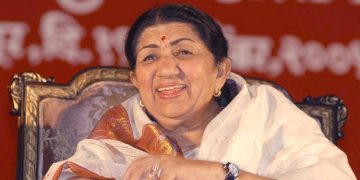 നെഹ്‌റുവിനെ കരയിച്ച ഗായിക ; കശ്മീരിന് പകരം ലത മതിയെന്ന് അന്ന് പാക്ക് പ്രധാനമന്ത്രി