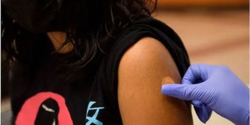 അബുദാബിയില്‍ അഞ്ചു മുതല്‍ 11 വയസ്സു വരെയുള്ള കുട്ടികള്‍ക്ക് ഫൈസര്‍ വാക്‌സിന്‍ നല്‍കി തുടങ്ങി