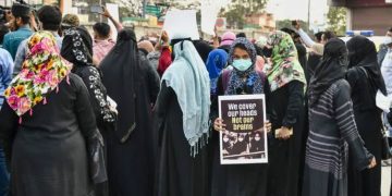 ഹിജാബ് : കോടതിയെ സമീപിച്ച പെണ്‍കുട്ടികളുടെ വിവരങ്ങള്‍ ട്വീറ്റ്‌ചെയ്ത് ബിജെപി ; പിന്നീട് നീക്കി