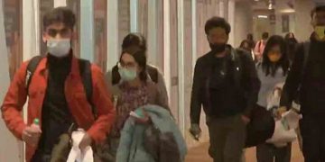 ആശ്വാസതീരത്ത് മലയാളികളടക്കം 219 ഇന്ത്യക്കാർ ;  യുക്രെയ്‌നിലെ ആദ്യസംഘമെത്തി