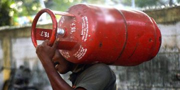 വാണിജ്യ സിലിണ്ടറിന്റെ വില കുറച്ചു