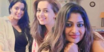 ഭാവനയ്‍ക്കൊപ്പം ഗീതു മോഹൻദാസ് ;  ഫോട്ടോ ഏറ്റെടുത്ത് ആരാധകര്‍