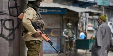 ജമ്മുകശ്മീരിൽ മൂന്ന് ഭീകരർ പിടിയിൽ ; ആയുധങ്ങളും സ്‌ഫോടക വസ്‌തുക്കളും പിടികൂടി