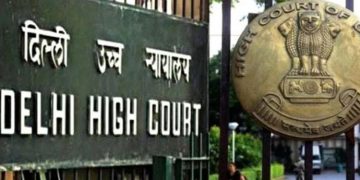 ഒറ്റയ്ക്ക് കാറില്‍ യാത്ര ചെയ്യുമ്പോഴും മാസ്‌ക് വേണമെന്ന് ഡല്‍ഹി സര്‍ക്കാര്‍ ; തീരുമാനം അസംബന്ധമെന്ന് ഹൈക്കോടതി