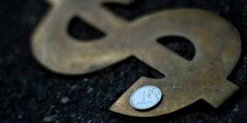 സാമ്പത്തിക ഉപരോധം ഫലിച്ചു ; റഷ്യൻ റൂബിളിന്റെ മൂല്യം 26 ശതമാനം ഇടിഞ്ഞു