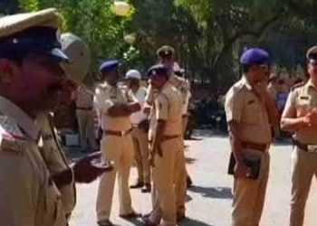 നെറ്റിയില്‍ കുറി തൊട്ടുവന്ന വിദ്യാര്‍ഥിയെ സ്‌കൂളില്‍ കയറ്റിയില്ല ; ഹിജാബിന് പിന്നാലെ കര്‍ണാടകയില്‍ കുറി വിവാദം