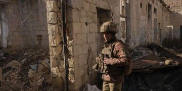 റഷ്യ സ്വതന്ത്രമാക്കിയ പ്രദേശങ്ങൾക്ക് ഉപരോധം ; ടാങ്കുകൾ ഉരുളുന്നതുവരെ ചർച്ചയാകാമെന്ന് യുഎസ്