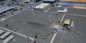 സൗദിയിലെ അബഹ വിമാനത്താവളത്തിന് നേരെ ഡ്രോണ്‍ ആക്രമണം ;  ഇന്ത്യക്കാരനടക്കം 12 പേര്‍ക്ക് പരിക്ക്