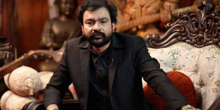 മോൻസണിൽനിന്നു പണം വാങ്ങി ;  സിഐക്കും എസ്ഐക്കുമെതിരെ അന്വേഷണം