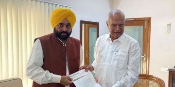 കാത്തിരിക്കൂ – ചരിത്രപരമായ തീരുമാനങ്ങൾ ഉണ്ടാവും ; ഗവർണറെ കണ്ട് ഭഗവന്ത് മാൻ