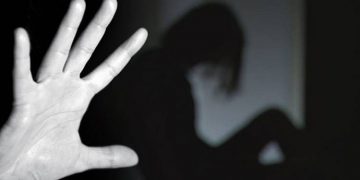 അമ്മയുടെ പരിചയക്കാരിയായ യുവതിയെ പീഡിപ്പിച്ചയാളും സുഹൃത്തും പിടിയില്‍