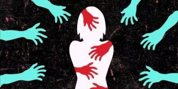 ഭർത്താവിന്‍റെയും കുട്ടികളുടെയും മുന്നിൽ വെച്ച് യുവതിയെ കൂട്ടബലാൽസംഗത്തിനിരയാക്കി