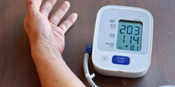 ഉയര്‍ന്ന രക്തസമ്മര്‍ദം ശരീരത്തെ ബാധിക്കുന്ന വഴികള്‍ പലത്