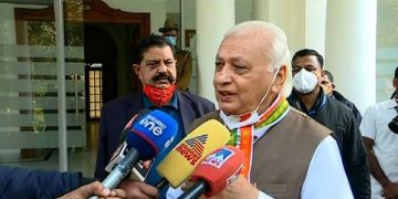 ഉദ്യോഗസ്ഥരുടെ പണിമുടക്കിന് വിലക്ക് : ഹൈക്കോടതി ഉത്തരവ് നടപ്പാക്കുകയല്ലാതെ സർക്കാരിന് വേറെ വഴിയില്ലെന്ന് ഗവർണർ