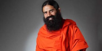 നിങ്ങൾ മിണ്ടാതിരിക്കൂ ; ഇന്ധന വിലവർധനയെപ്പറ്റി ചോദിച്ച മാധ്യമപ്രവർത്തകനോട് ദേഷ്യപ്പെട്ട് ബാബ രാംദേവ്