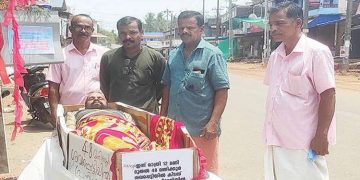 ശവപ്പെട്ടിയിൽ 48 മണിക്കൂർ ; അശോകന് ഇതും ഒരു സമരമുറ