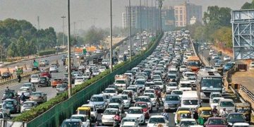 ഡല്‍ഹിയില്‍ ബസുകള്‍ക്കും ചരക്ക് വാഹനങ്ങള്‍ക്കും പ്രത്യേക ലൈന്‍ ; ലംഘിച്ചാല്‍ 10,000 രൂപ പിഴ