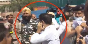 സില്‍വര്‍ ലൈനിനെതിരായ പ്രതിഷേധം ; യുഡിഎഫ് എംപിമാര്‍ക്ക് ഡല്‍ഹി പോലീസ് മര്‍ദ്ദനം ; ഹൈബി ഈഡന്റെ മുഖത്തടിച്ചു