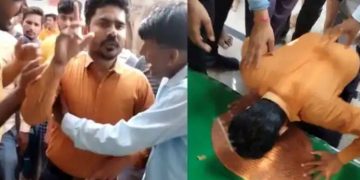 ദി കശ്മീർ ഫയൽസിനെ വിമർശിച്ച ദളിതന് മർദനം ; ക്ഷേത്ര മുറ്റത്ത് മൂക്ക് കൊണ്ട് മാപ്പെഴുതിപ്പിച്ചു