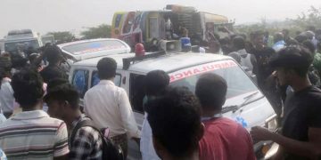 കർണാടകയിൽ ബസ് മറിഞ്ഞ് എട്ട് മരണം ; 20 പേർക്ക് പരുക്ക്