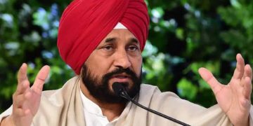 പഞ്ചാബ് മുഖ്യമന്ത്രിയും മുന്‍ മുഖ്യമന്ത്രിയും പിന്നില്‍