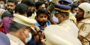 വെടിവെച്ച് കൊന്നാലും മാറില്ല ; കോഴിക്കോട് കല്ലായിയിലും കെ റെയിൽ കല്ലിടലിനിടെ പ്രതിഷേധം