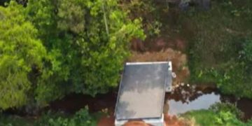 ലക്കിടിയില്‍ ഉരുള്‍പൊട്ടല്‍ ഭീഷണിയുള്ള സ്ഥലത്ത് തോട് കയ്യേറി പാലം ; നോട്ടീസ് നല്‍കിയിട്ടും പൊളിച്ചുമാറ്റിയില്ല