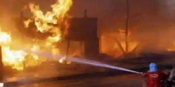 ഡല്‍ഹിയില്‍ കുടിലുകള്‍ക്ക് തീപിടിച്ച് 7 മരണം