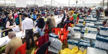 യുപിയിൽ ക്രമക്കേടെന്ന് സമാജ്‌വാദി പാർട്ടി ; മൂന്ന് തെരഞ്ഞെടുപ്പ് ഓഫീസർമാർക്ക് സസ്പൻഷൻ