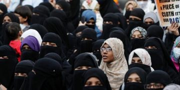 ഹിജാബിനായി പോരാട്ടം ; വിദ്യാർത്ഥികൾ സുപ്രിംകോടതിയിലേക്ക്