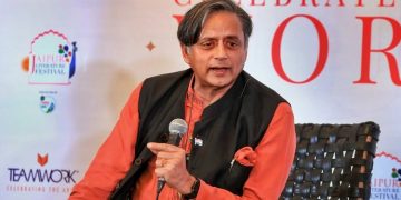 മോദി അതിശക്തമായ വീര്യവും ചടുലതയുമുള്ള മനുഷ്യൻ : ശശി തരൂർ