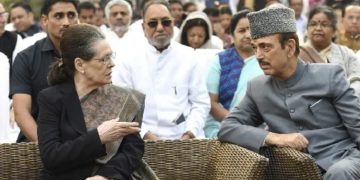 മാറ്റത്തിനായി സമര്‍ദം ശക്തമാക്കി ജി-23 നേതാക്കള്‍ ; ഗുലാം നബി ആസാദിനെ കണ്ട് സോണിയ ഗാന്ധി