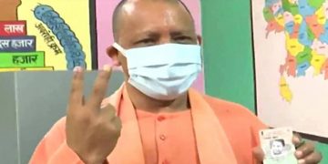 ഉത്തർപ്രദേശിൽ ആറാം ഘട്ടം വോട്ടെടുപ്പ് പുരോഗമിക്കുന്നു ; വോട്ട് രേഖപ്പെടുത്തി യോഗി ആദിത്യനാഥ്