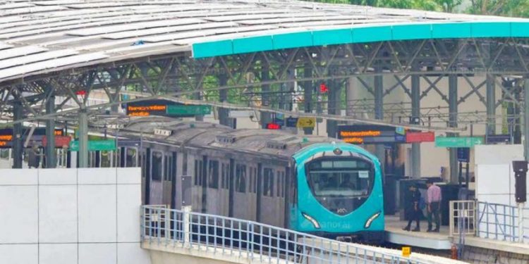 75 വയസ്സ് കഴിഞ്ഞോ? കൊച്ചി മെട്രോ ടിക്കറ്റിന് പകുതി തുക മതി