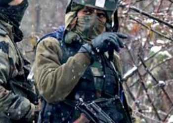 കശ്മീർ :  4 ഭീകരരെ വധിച്ചു ; 3 ഭടന്മാർക്ക് വാഹനാപകടത്തിൽ വീരമൃത്യു