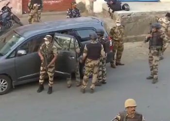 പുൽവാമയിൽ സുരക്ഷാസേനയും ഭീകരരുമായി ഏറ്റുമുട്ടൽ ; മൂന്ന് ഭീകരരെ വധിച്ചു